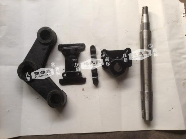 49电动工程自卸车单卡板和把轴.JPG