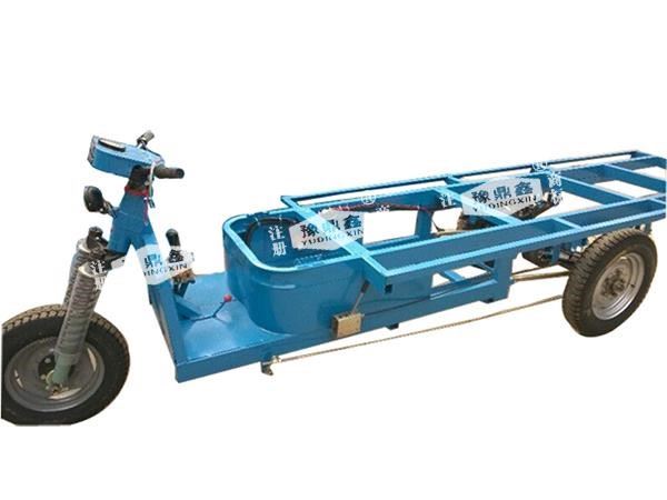 电动工程自卸车三轮木板车